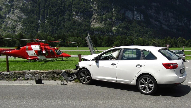 Bei einem Unfall in Mollis entstand einen Totalschaden am Auto.