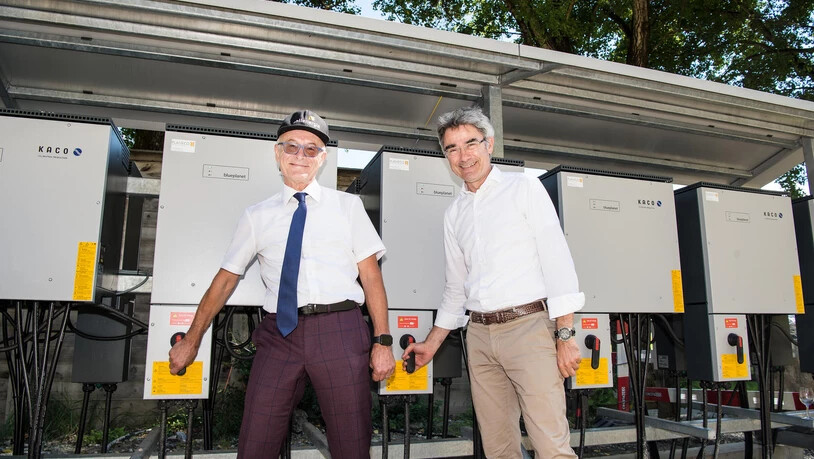 Einweihungsfeier Photovoltaik-Anlage mit Rhiienergie Präsident Markus Feltscher (links) und Regierungsrat Mario Cavigelli.