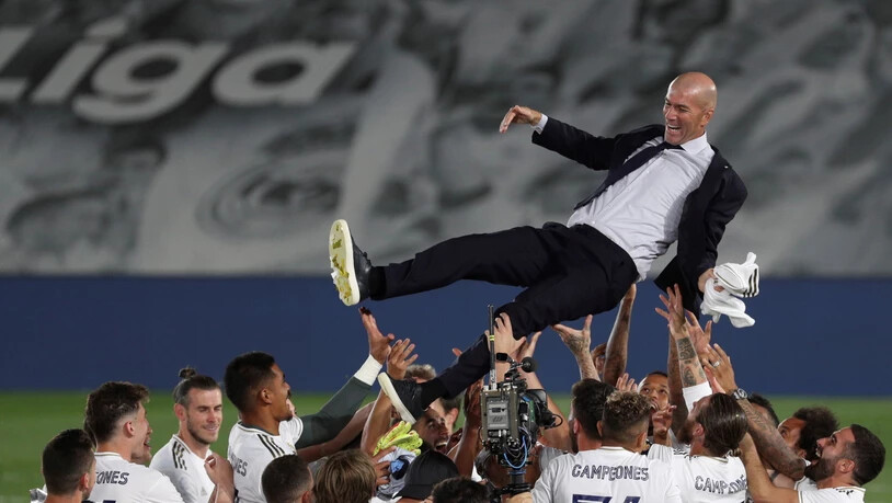 Gefeiert wie der König von Madrid: Zinédine Zidane nach dem Titelgewinn mit Real