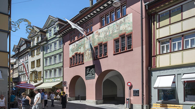 Die Verhandlung gegen den ehemaligen Leitenden Staatsanwalt von Appenzell Innerrhoden findet Mitte August im Ratssaal an der Hauptgasse von Appenzell statt. (Archivbild)