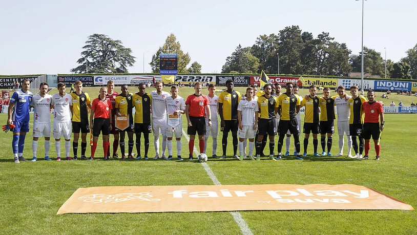 Die Spieler von Stade Nyonnais und des FC Thun posierten anlässlich des Cupspiels im letzten Herbst
