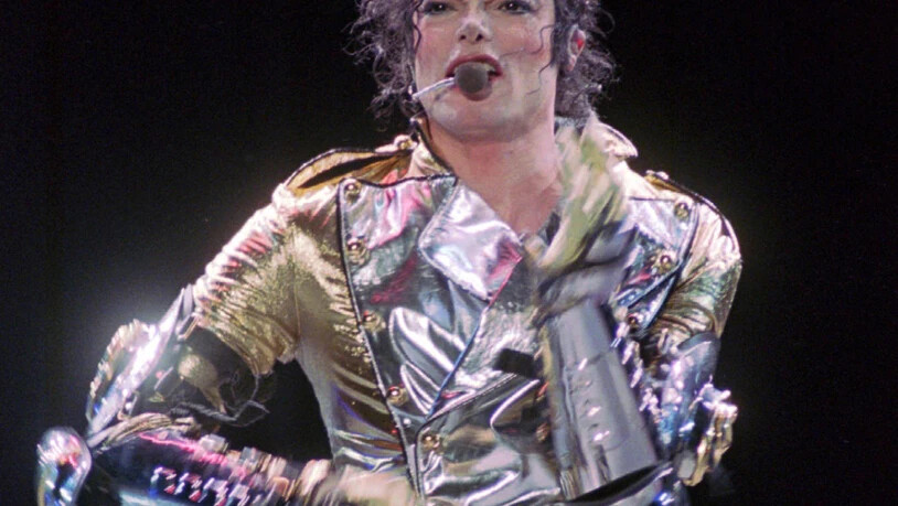 Der weisse Paillettenhandschuh des verstorbenen US-Sängers Michael Jackson ist versteigert worden. (Archivbild)