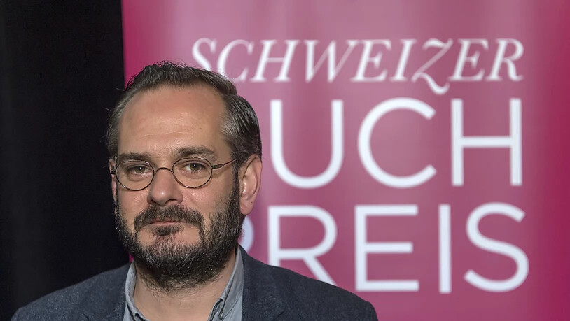 Jonas Lüscher gewann mit dem Buch "Kraft" den Schweizer Buchpreis 2017. Er machte im Frühling 2020 einen sehr schweren Verlauf einer Covid-19-Infektion durch und lag sieben Wochen lang im künstlichen Koma. (Archivbild)