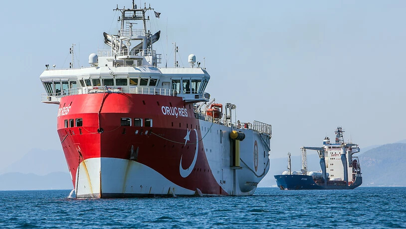ARCHIV - Das türkische Forschungsschiff «Oruc Reis» ankert vor der Küste Antalyas im Mittelmeer. Foto: Ibrahim Laleli/DHA/AP/dpa