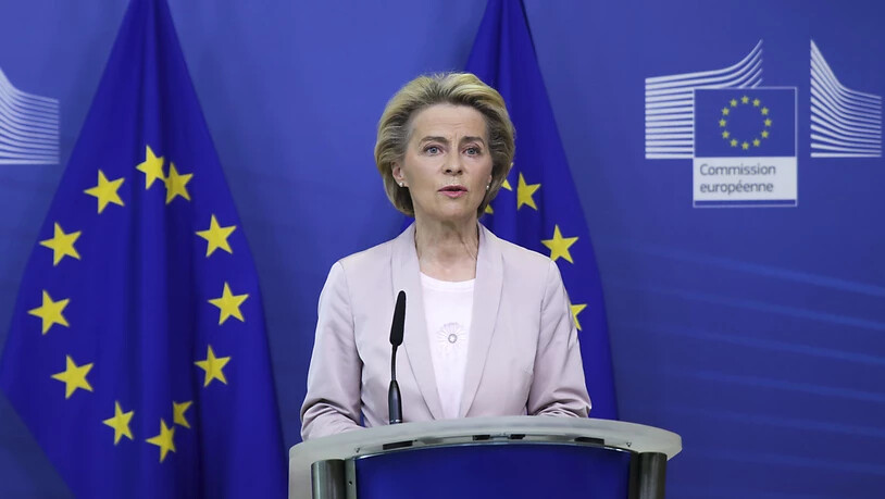Ursula von der Leyen (CDU), Präsidentin der Europäischen Kommission, spricht auf einer Pressekonferenz im EU-Hauptquartier. Foto: Aris Oikonomou/AFP POOL/AP/dpa
