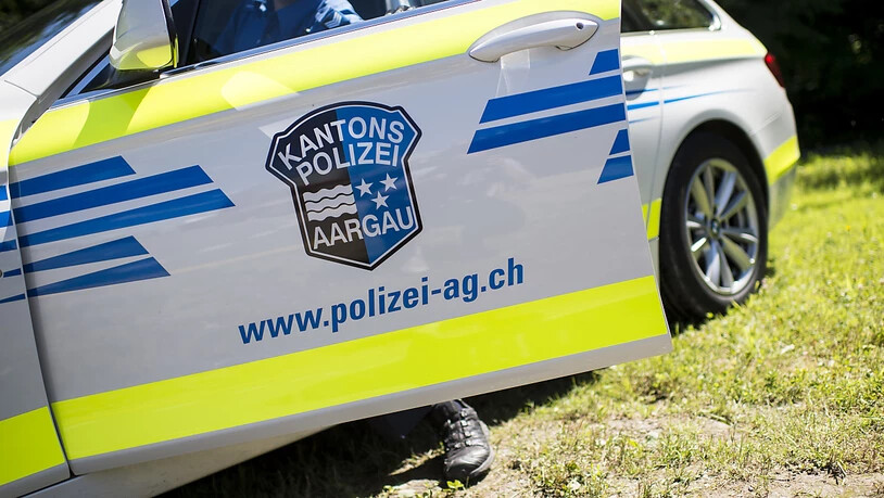 Die Kantonspolizei Aargau sucht Zeugen des Unfalls. (Symbolbild)