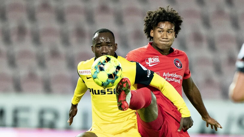 Ein Fight um Zentimeter zwischen Nicolas Moumi Ngamaleu und seinem dänischen Gegenspieler