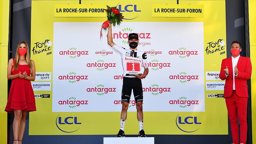 Marcel Hirschi mit der roten Startnummer des kämpferischsten Fahrers - ein Bild, das an dieser Tour de France öfters vorkam
