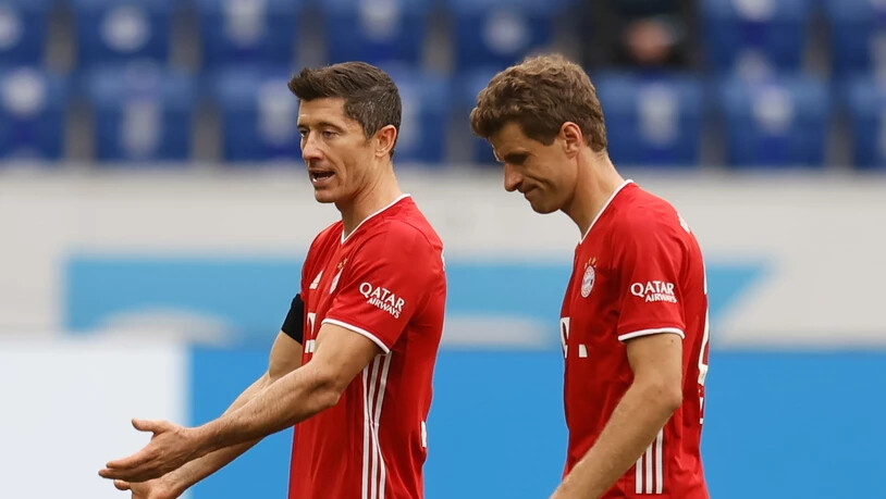 Ein ungewohntes Bild: Enttäuschte und ratlose Bayern (Lewandowski/links und Müller) nach dem 1:4 gegen Hoffenheim