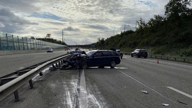 Der Unfall auf der A1 im Ostaargau führte zu Staus. Die Autobahn musste vorübergehend in beiden Richtungen gesperrt werden.
