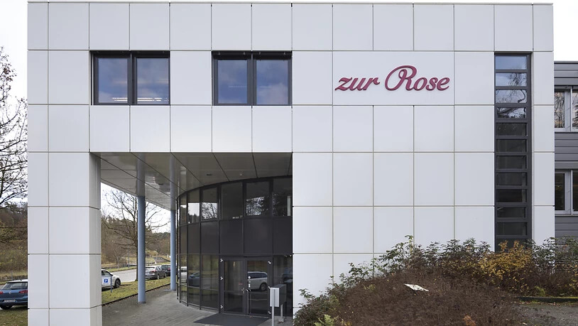Der Chef der Frauenfelder Versandapotheke Zur Rose muss sich ab dem 1. Dezember wegen des Geschäftsmodells des Unternehmens vor dem Bezirksgericht Frauenfeld verantworten. (Archivbild)