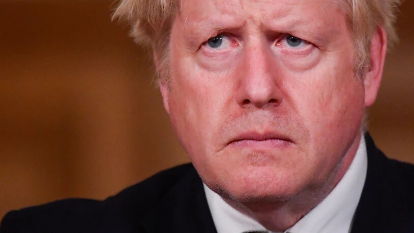 dpatopbilder - Boris Johnson, Premierminister von Großbritannien, gibt eine Pressekonferenz in der 10 Downing Street. Johnson will einen weiteren nationalen Lockdown verhindern - und setzt dabei auf ein neues dreistufigen Alarmsystem, um so die rapide…