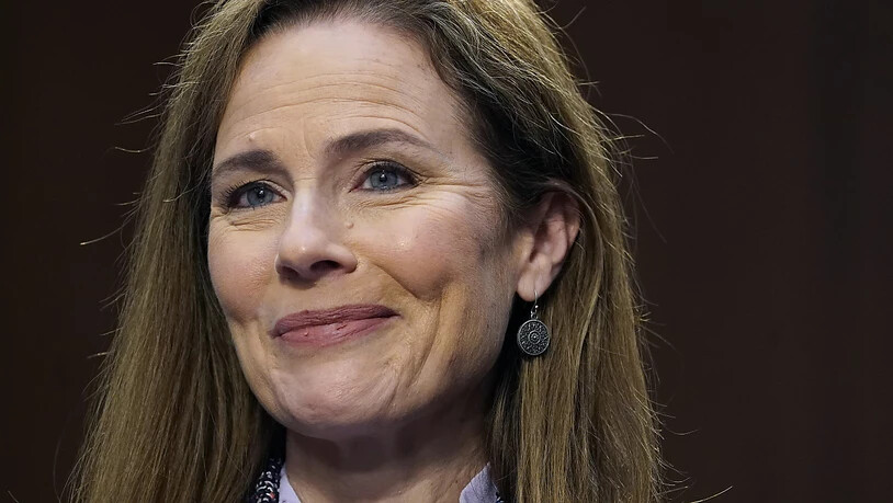 Amy Coney Barrett, Kandidatin für das Richteramt am Obersten Gericht der USA, lächelt. Foto: Drew Angerer/Pool Getty Images North America/AP/dpa