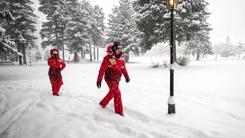 Hallo Winter: Michelle Gisin (vorne) und Lara Gut-Behrami stapfen durch den St. Moritzer Schnee
