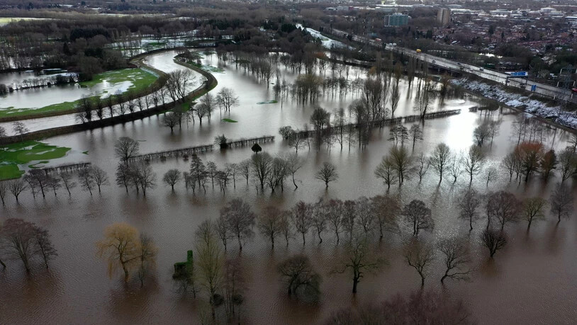 Die Gegend von Didsbury in Manchester ist nach dem Sturm «Goran» überflutet. Foto: Richard Macarthy/PA Wire/dpa