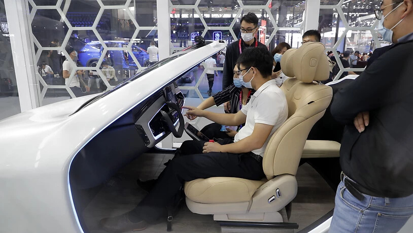 Um sich von der Abhängigkeit der US-amerikanischen Zulieferer loszueisen plant Huawei, sich in Zukunft unter anderem auf die technologischen Komponenten selbstfahrender Autos zu konzentrieren. Im Bild eine intelligente Cockpitlösung von Huawei an der…