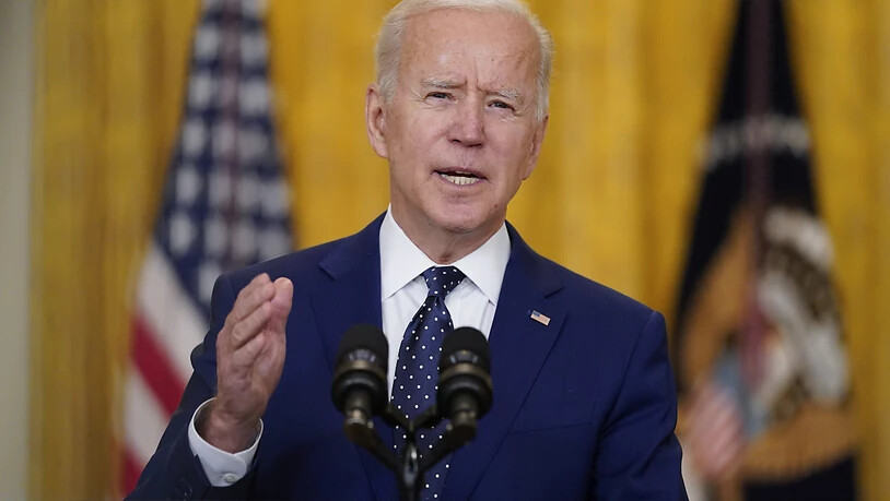 Der US-Präsident Joe Biden spricht im East Room des Weißen Hauses. Foto: Andrew Harnik/AP/dpa