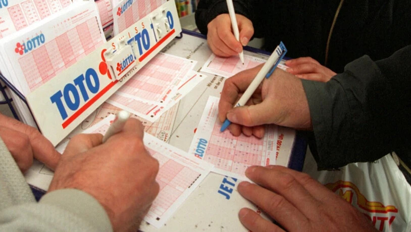 Das Lotto-Fieber ist ausgebrochen. Kein Wunder bei einem Jackpot von 50 Millionen Franken, den es am Samstag zu knacken gibt. (Symbolbild)