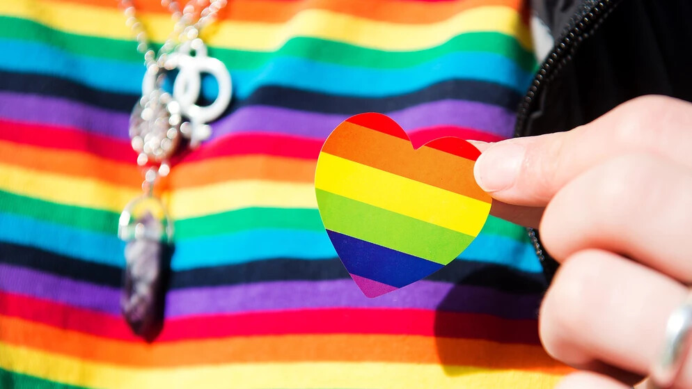 Gegen die sexuelle Integrität: Die queeren Bündner Jugendlichen müssen sich damit auseinander setzen, dass die Staatsanwaltschaft St. Gallen gegen die Gründer des Vereins «Sozialwerk LGBT+ für queeres Leben» ermitteln.


