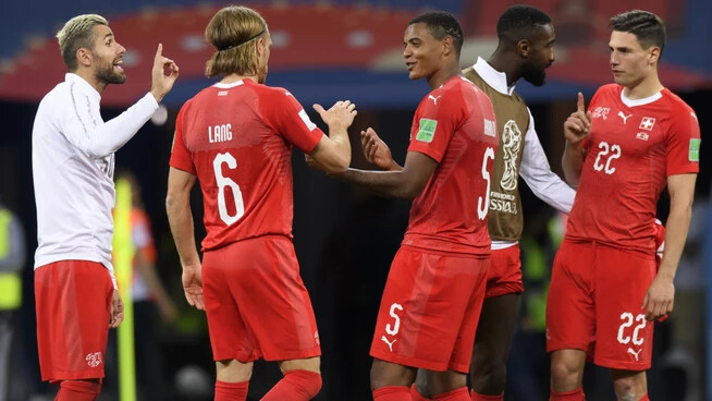 Die Schweizer Nationalspieler atmen nach dem 2:2 gegen Costa Rica auf