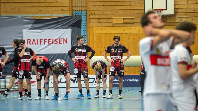 Schwierige Zeiten: Chur Unihockey liegt gegen Fribourg in den Abstiegsspielen zurück.