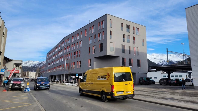 Neue Eigentümerschaft: Dieses markante Personalhaus in Davos Dorf gehört seit Kurzem der Inhaberfirma des Klosterser Hotels «Vereina».