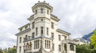 Die «Villa Svea» befindet sich auf der Masanserstrasse in Chur. Wir haben für Euch die Türen der Churer Ritterburg geöffnet.