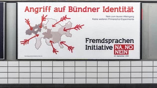 Nein-Plakat zur Fremdspracheninitiative in der Churer Bahnhofsunterführung.