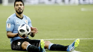 Luis Suarez krönte sein 100. Länderspiel mit einem Tor und qualifizierte sich mit Uruguay für die Achtelfinals