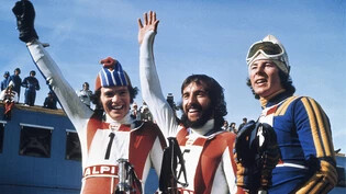 Überraschung im Olympia-Riesenslalom von Innsbruck 1976: Heini Hemmi (Mitte) und Ernst Good (links) feiern einen Doppelsieg - Ingemar Stenmark bleibt Bronze