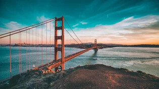 Die Golden Gate Bridge ist das Wahrzeichen von San Francisco.