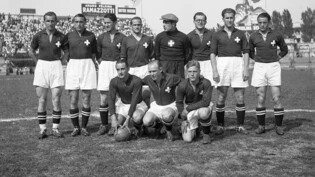 Die Schweizer Nationalmannschaft vor dem WM-Achtelfinal im Mai 1934 im Mailänder San Siro gegen die Niederlande (3:2)