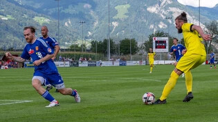 Sorgt für die Entscheidung: Deniz Mujic (rechts) erzielt praktisch mit dem Schlusspfiff gegen Uzwil das 2:0 für den FC Linth 04. 