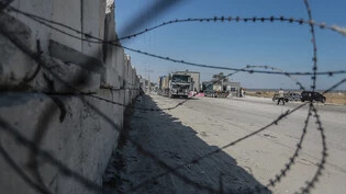ARCHIV - Der Kerem Schalom-Grenzübergang wird für Lieferungen von Hilfsgütern in den Gazastreifen verwendet. Der militärische Arm der Hamas hat den Übergang erneut beschossen. Foto: Mohammed Talatene/dpa