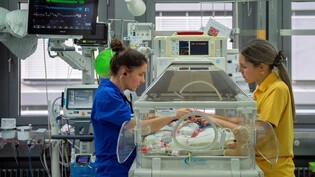 Die Betreuung ist gesichert: Das Kantonsspital behält seine Kinderintensivstation, wo auch neugeborene Kinder gepflegt werden.