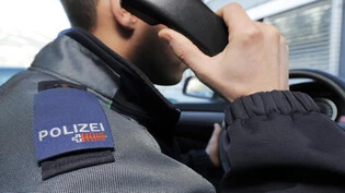 Hinweise aus der Bevölkerung gehen bei der Kantonspolizei Graubünden meist per Telefon ein.