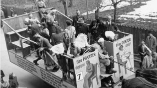 Ein Fasnachtswagen zum Thema Frauenstimmrecht im Jahr 1946.