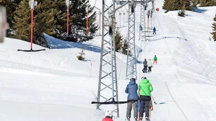 Frühling auf der Piste: Wer vom Schnee noch nicht genug hat, kann in Graubünden bis in den Mai Ski Fahren.