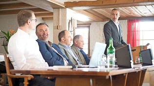 Sekretär Maik Capeder, Vorstandsmitglieder Gion Lenz, Peter Cadalbert, Dario Tognini  und Präsident Gian-Paolo Pozzy (v.l.)