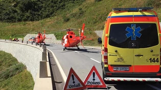 Bei einem Unfall am Oberalppass kam ein Velofahrer ums Leben.