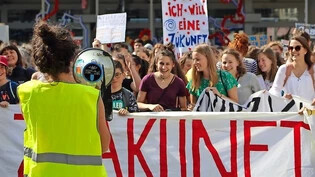 Die Bündner Klimabewegung organisiert im September wieder Demonstrationen – im Gegensatz zum globalen Klimastreik im Juni 2019 (Bild) muss aber genügend Abstand eingehalten werden.