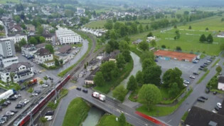 Knackpunkt Bahnübergang und Benknerstrasse mit den Sportanlagen: Der Kanton macht nun vertiefte Abklärungen – Anliegen der Vereine werden einbezogen.
