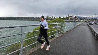 Rund um den See: Marathonläufer Armin Flückiger trainiert mit einer Zürichsee-Umrundung für die 100 Kilometer in Biel.