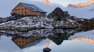 In neuem Kleid: Die Grialetschhütte bei Davos ist nach dem Umbau im vergangenen Jahr nun wieder bewartet.