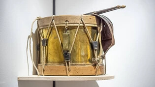 Blick in die Sonderausstellung «Beruf: Söldner – Bündner in Fremden Diensten» im Rätischen Museum in Chur: Eines der Exponate ist eine gut erhaltene Militärtrommel aus der Zeit um 1850.