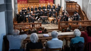 Kleines, aber kompaktes Vokal- und Instrumentenensemble: Der Bachverein Chur interpretiert in der Churer Martinskirche drei Werke aus dem Kantatenschaffen von Johann Sebastian Bach. 
