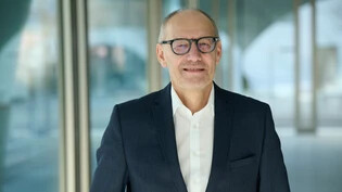 «Ich freue mich auf einen neuen Lebensabschnitt»: Stefan Schena, langjähriger CEO des Bündner Krankenversicherers ÖKK, übergibt sein Amt am 1. März an seinen Nachfolger Simon Neuner.