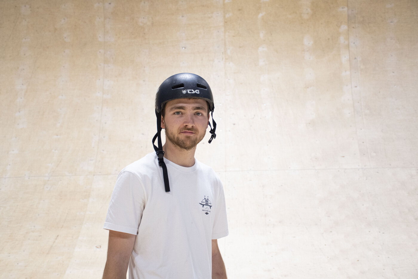 «Ich habe eine Vorbildfunktion»: Als Skatelehrer findet es Julian Roth wichtig, einen Helm zu tragen. 