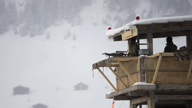 Grosses Polizei- und Armeeaufgebot in Davos. Bild Keystone