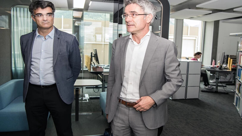 Die beiden Regierungsräte Marcus Caduff (links) und Mario Cavigelli sind in das neue Verwaltungszentrum Sinergia eingezogen. 